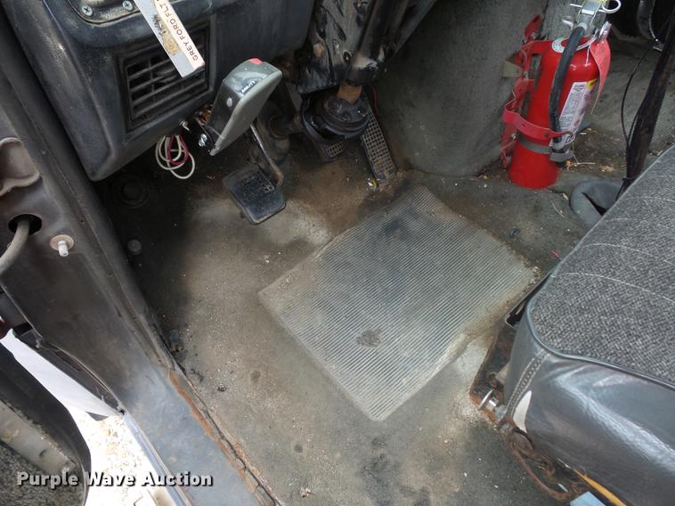 image for item DD9064 1987 Ford LTL9000 flatbed truck