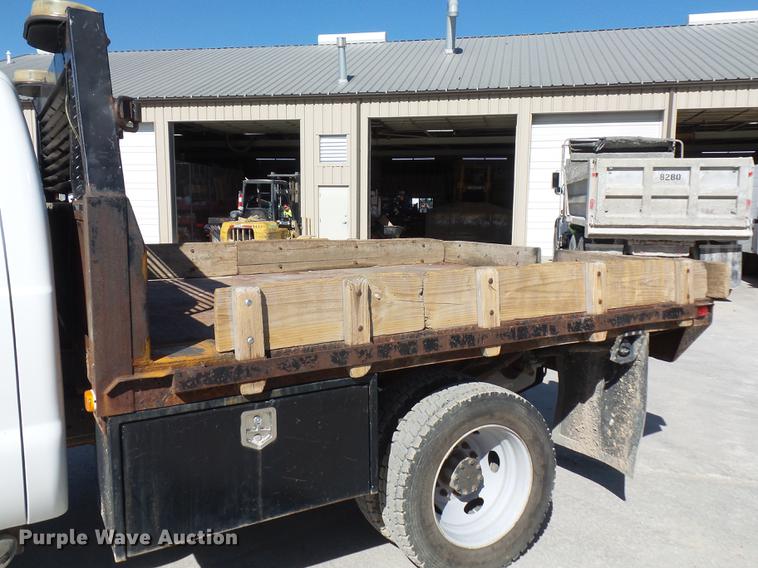 image for item DD9502 2011 Ford F450 Super Duty SuperCab flatbed truck
