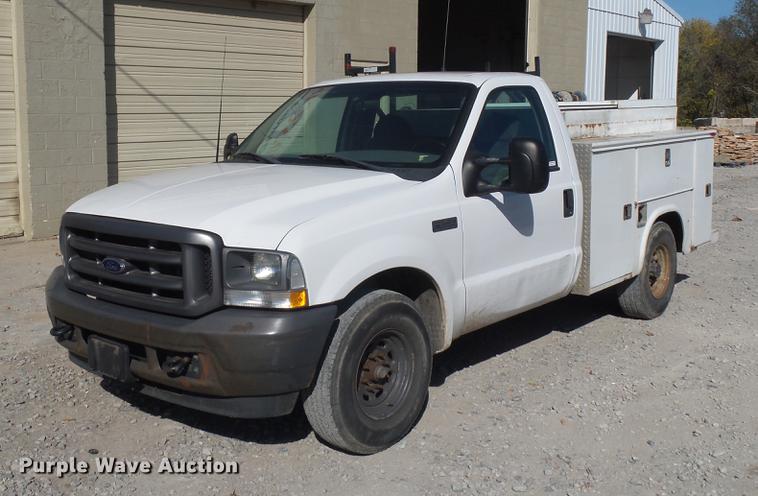 image for item DD9513 2003 Ford F250 Super Duty utility bed pickup truck