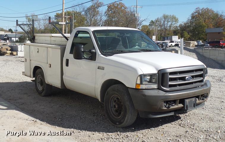 image for item DD9513 2003 Ford F250 Super Duty utility bed pickup truck