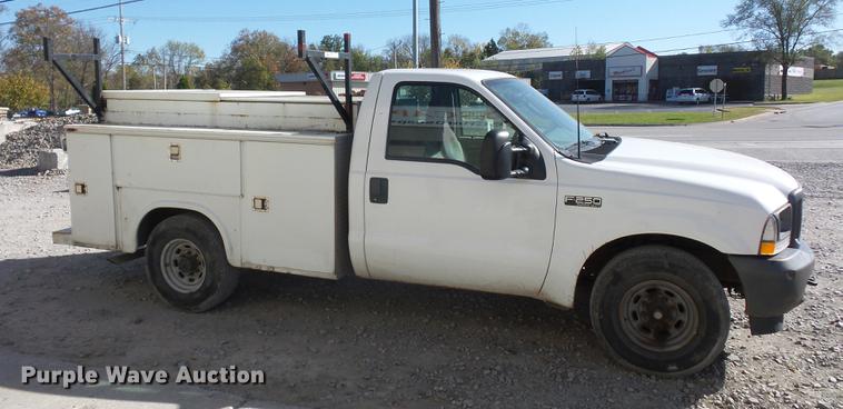 image for item DD9513 2003 Ford F250 Super Duty utility bed pickup truck