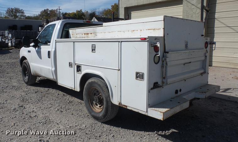 image for item DD9513 2003 Ford F250 Super Duty utility bed pickup truck