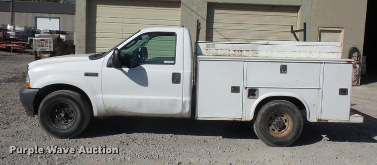 image for item DD9513 2003 Ford F250 Super Duty utility bed pickup truck