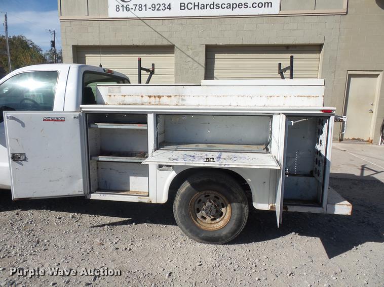 image for item DD9513 2003 Ford F250 Super Duty utility bed pickup truck