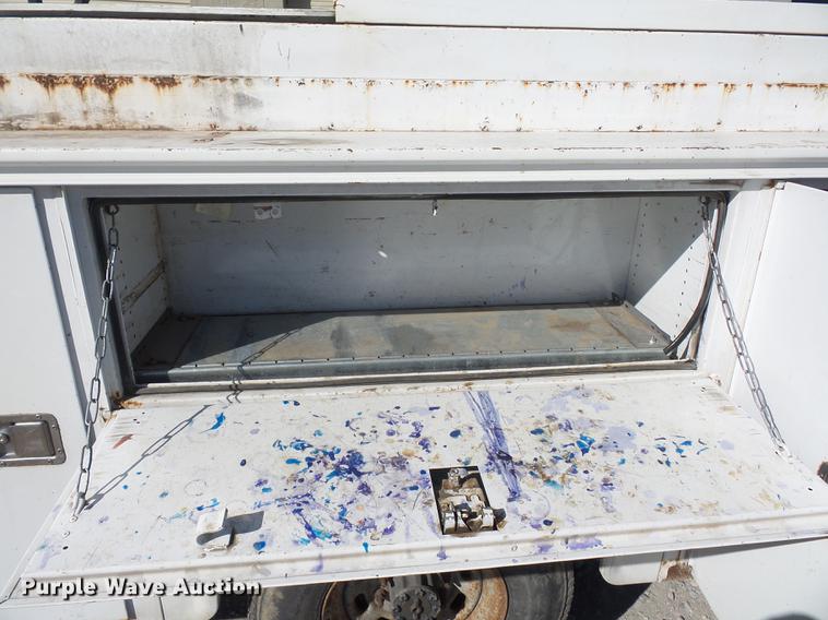 image for item DD9513 2003 Ford F250 Super Duty utility bed pickup truck