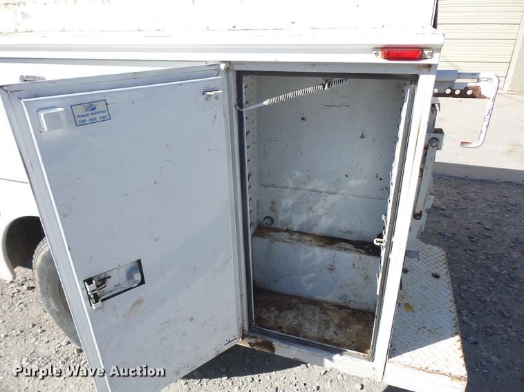 image for item DD9513 2003 Ford F250 Super Duty utility bed pickup truck