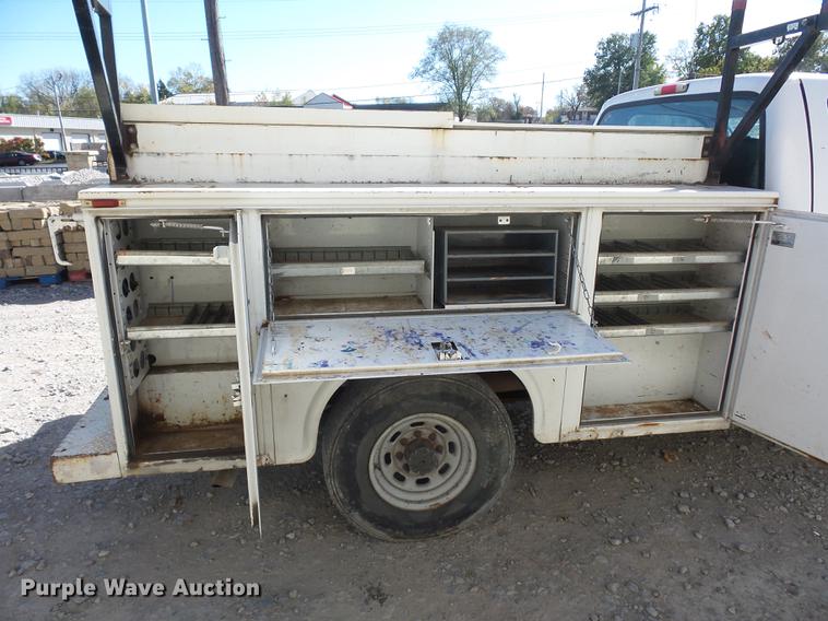 image for item DD9513 2003 Ford F250 Super Duty utility bed pickup truck