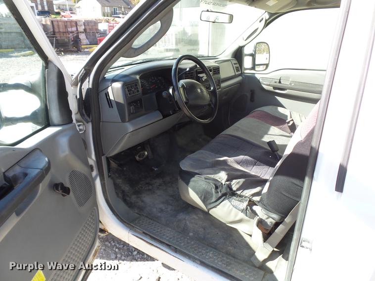 image for item DD9513 2003 Ford F250 Super Duty utility bed pickup truck