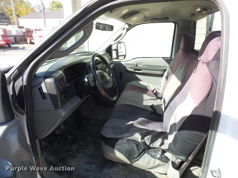 image for item DD9513 2003 Ford F250 Super Duty utility bed pickup truck