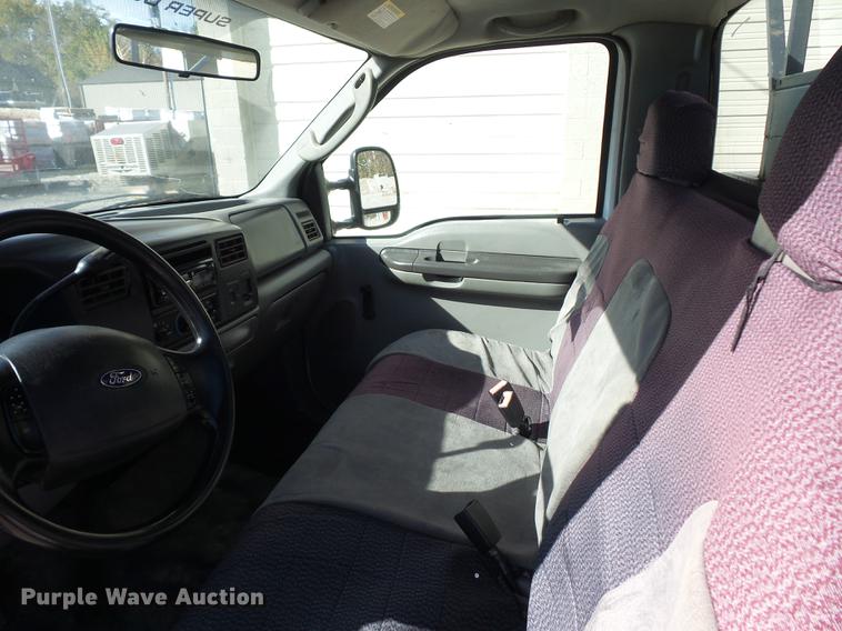 image for item DD9513 2003 Ford F250 Super Duty utility bed pickup truck