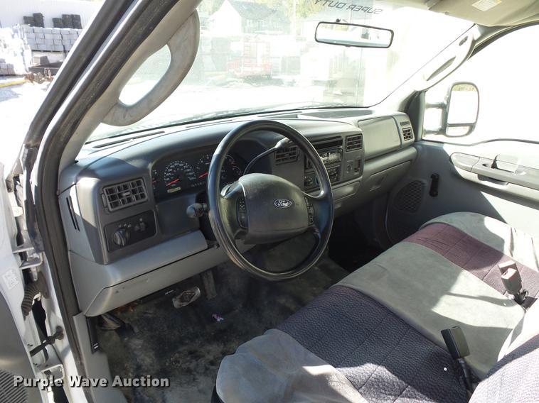 image for item DD9513 2003 Ford F250 Super Duty utility bed pickup truck