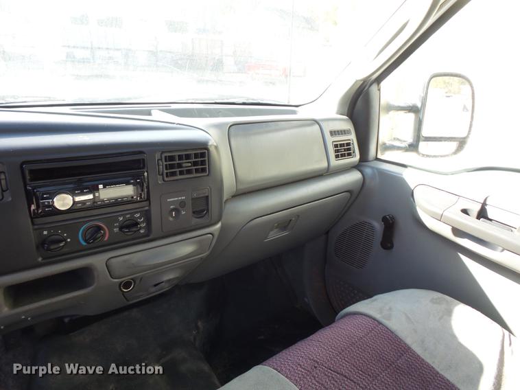 image for item DD9513 2003 Ford F250 Super Duty utility bed pickup truck