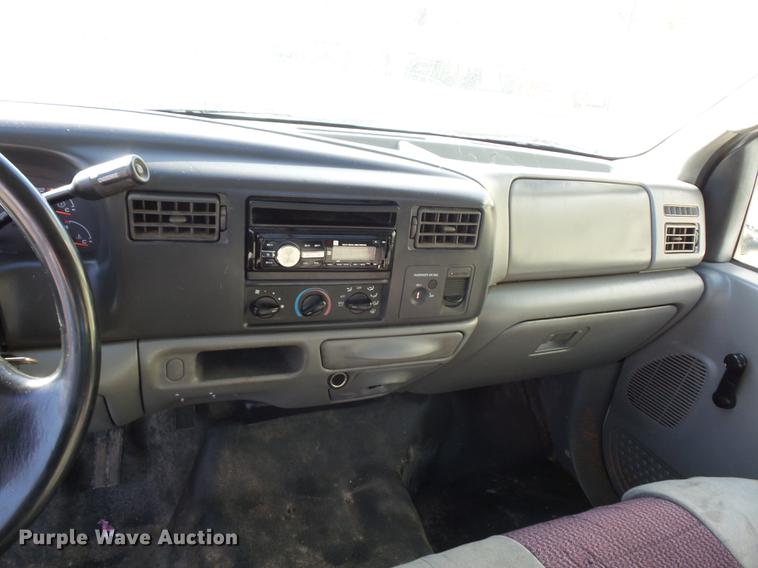 image for item DD9513 2003 Ford F250 Super Duty utility bed pickup truck