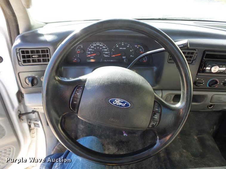 image for item DD9513 2003 Ford F250 Super Duty utility bed pickup truck