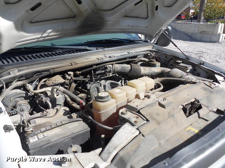 image for item DD9513 2003 Ford F250 Super Duty utility bed pickup truck