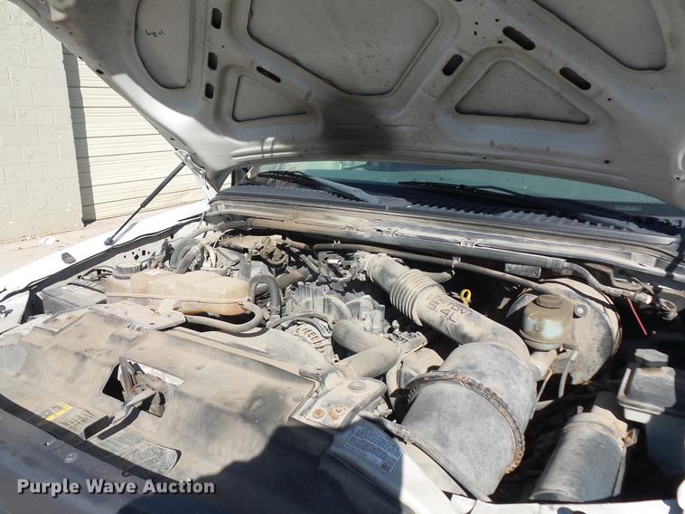 image for item DD9513 2003 Ford F250 Super Duty utility bed pickup truck