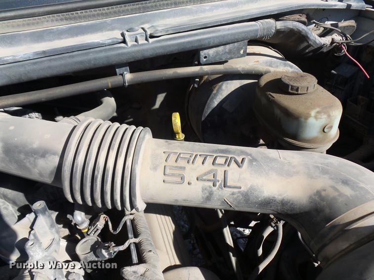 image for item DD9513 2003 Ford F250 Super Duty utility bed pickup truck