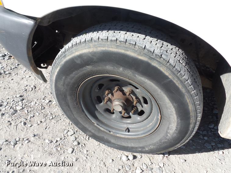 image for item DD9513 2003 Ford F250 Super Duty utility bed pickup truck