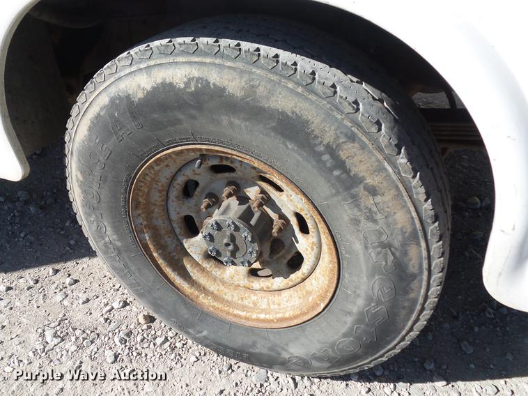 image for item DD9513 2003 Ford F250 Super Duty utility bed pickup truck