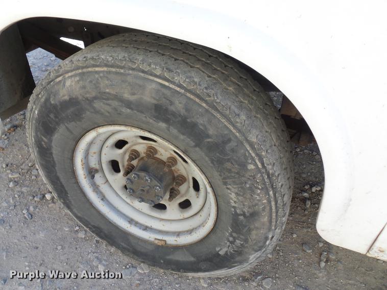 image for item DD9513 2003 Ford F250 Super Duty utility bed pickup truck