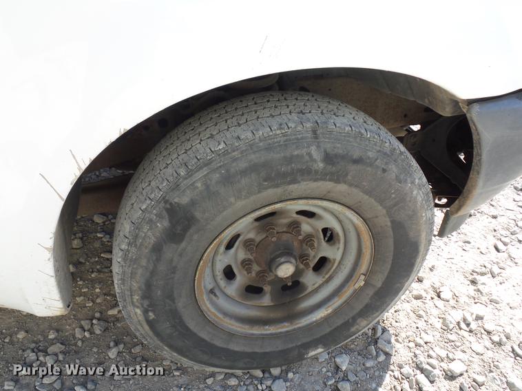 image for item DD9513 2003 Ford F250 Super Duty utility bed pickup truck