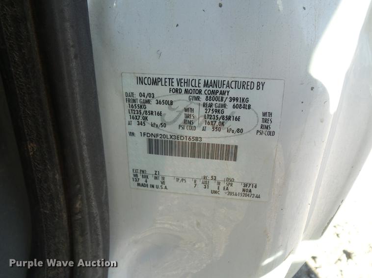 image for item DD9513 2003 Ford F250 Super Duty utility bed pickup truck