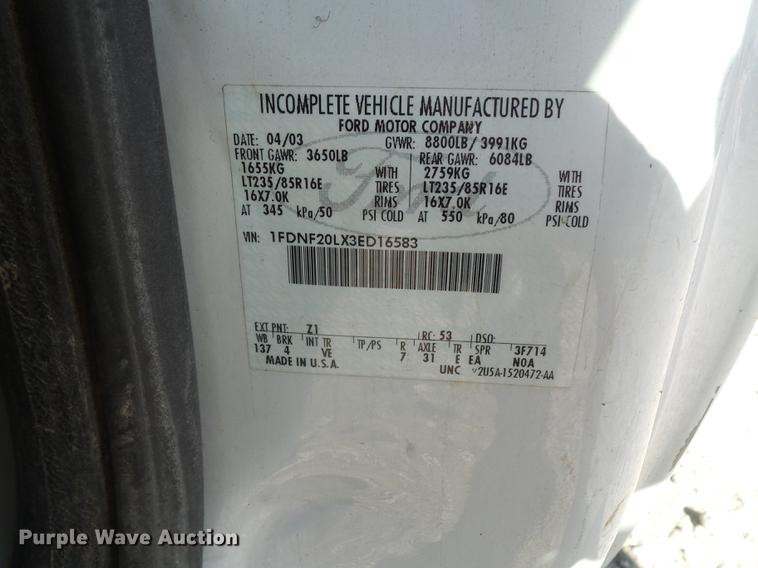 image for item DD9513 2003 Ford F250 Super Duty utility bed pickup truck