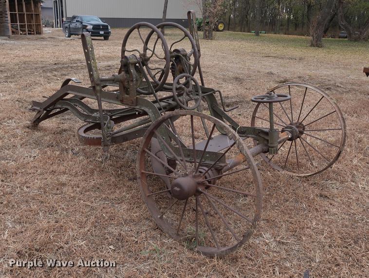 image for item DD9521 C.D. Edwards Mfg. Co. 46H grader