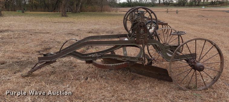 image for item DD9521 C.D. Edwards Mfg. Co. 46H grader