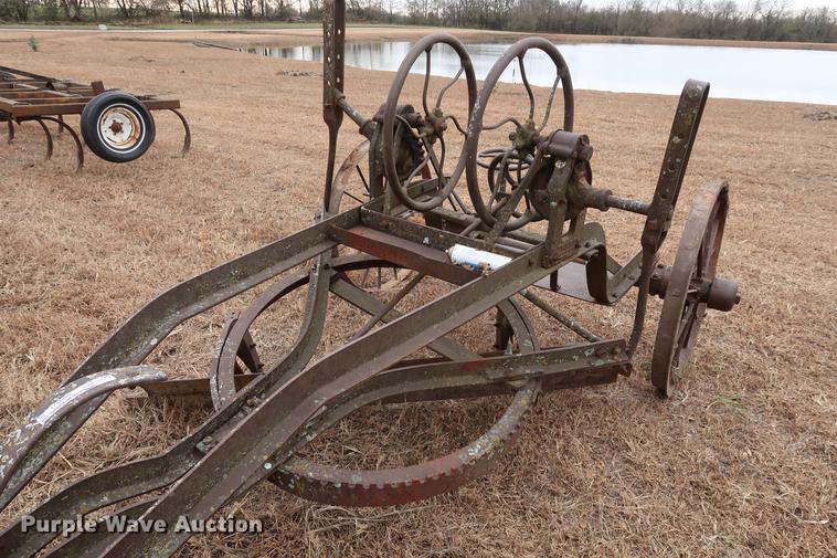 image for item DD9521 C.D. Edwards Mfg. Co. 46H grader