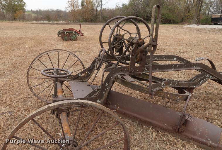image for item DD9521 C.D. Edwards Mfg. Co. 46H grader