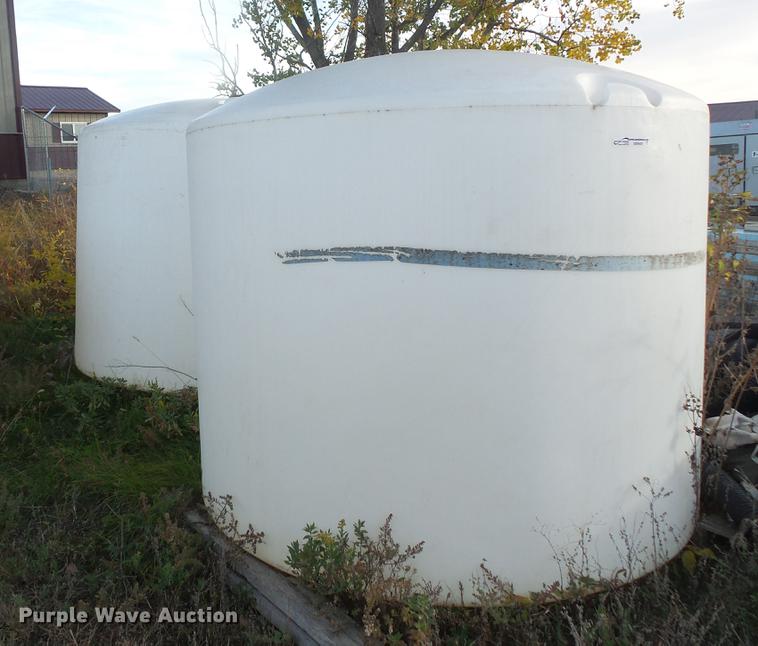 image for item DE9431 (2) poly tanks