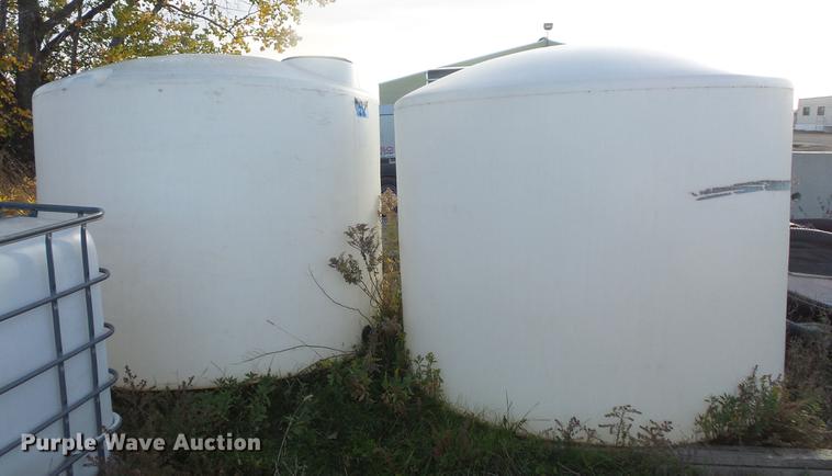 image for item DE9431 (2) poly tanks