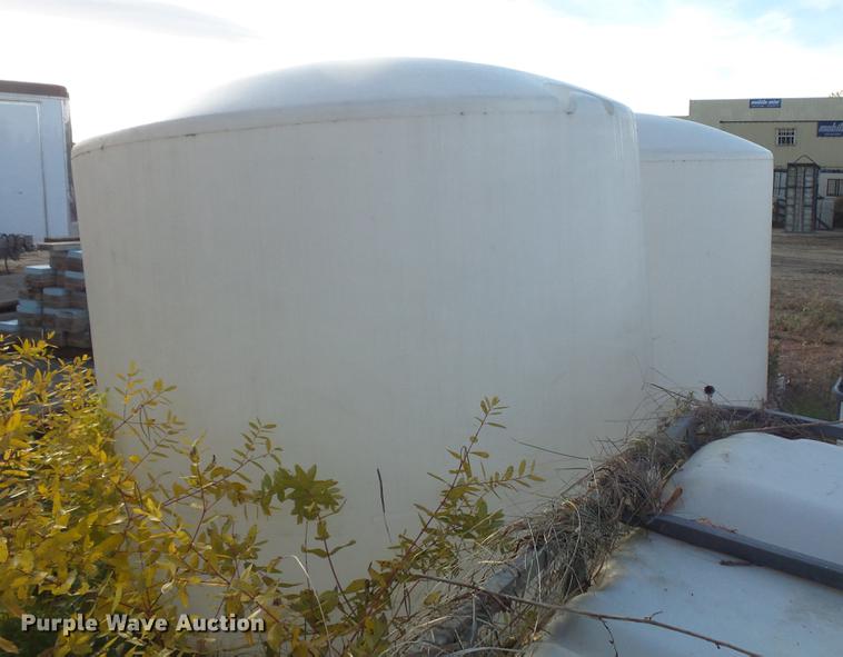 image for item DE9431 (2) poly tanks