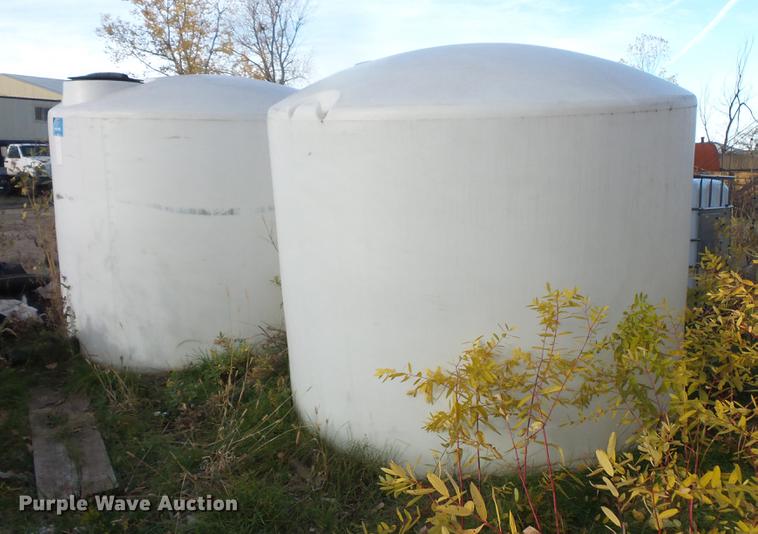 image for item DE9431 (2) poly tanks