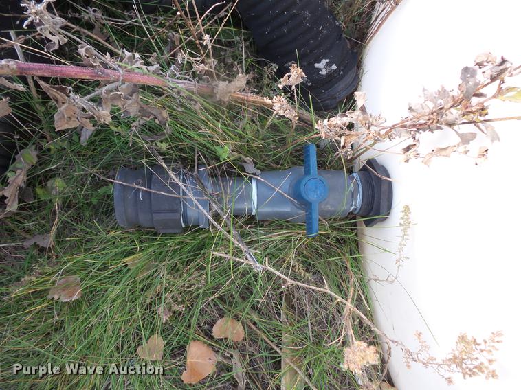 image for item DE9431 (2) poly tanks