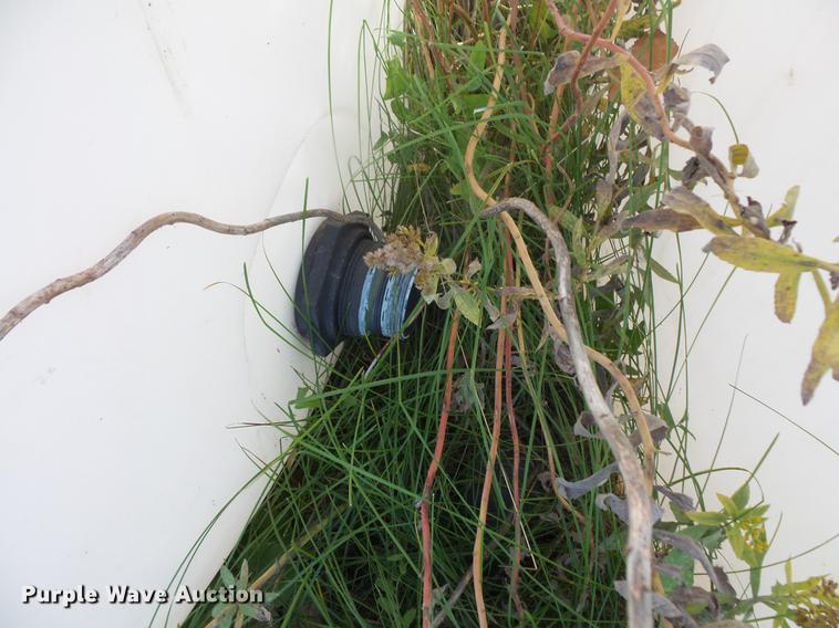 image for item DE9431 (2) poly tanks