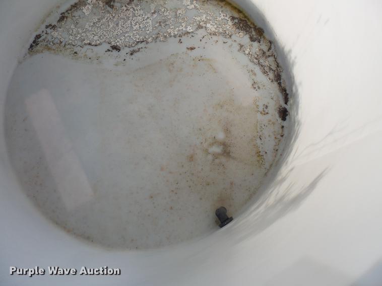 image for item DE9431 (2) poly tanks