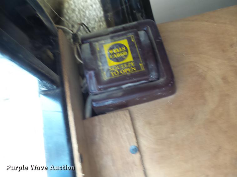 image for item DF9460 1991 Wells Cargo enclosed cargo trailer