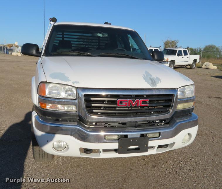 image for item DF9771 2007 GMC Sierra Classic 2500HD Crew Cab pickup truck