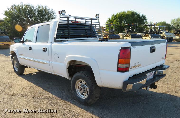 image for item DF9771 2007 GMC Sierra Classic 2500HD Crew Cab pickup truck