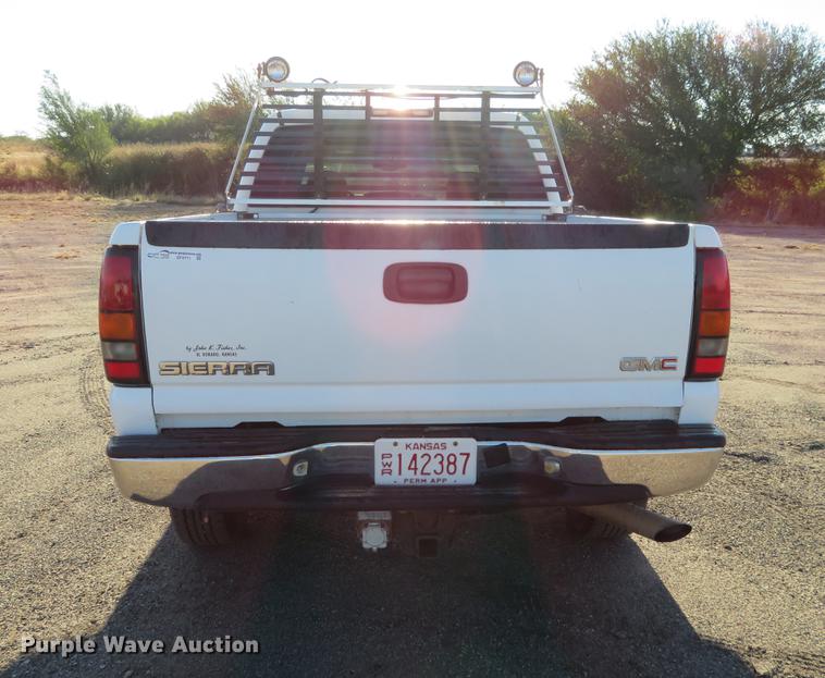 image for item DF9771 2007 GMC Sierra Classic 2500HD Crew Cab pickup truck