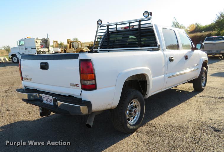 image for item DF9771 2007 GMC Sierra Classic 2500HD Crew Cab pickup truck