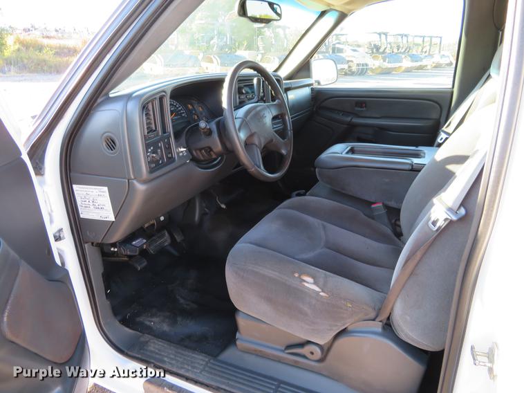 image for item DF9771 2007 GMC Sierra Classic 2500HD Crew Cab pickup truck