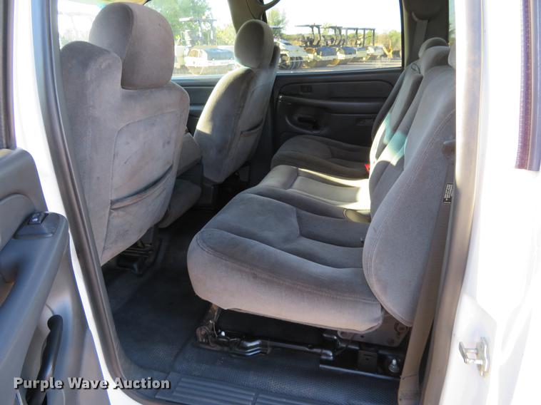 image for item DF9771 2007 GMC Sierra Classic 2500HD Crew Cab pickup truck