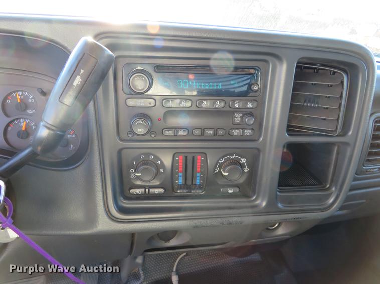 image for item DF9771 2007 GMC Sierra Classic 2500HD Crew Cab pickup truck