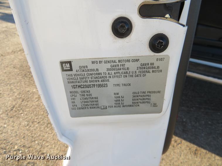 image for item DF9771 2007 GMC Sierra Classic 2500HD Crew Cab pickup truck