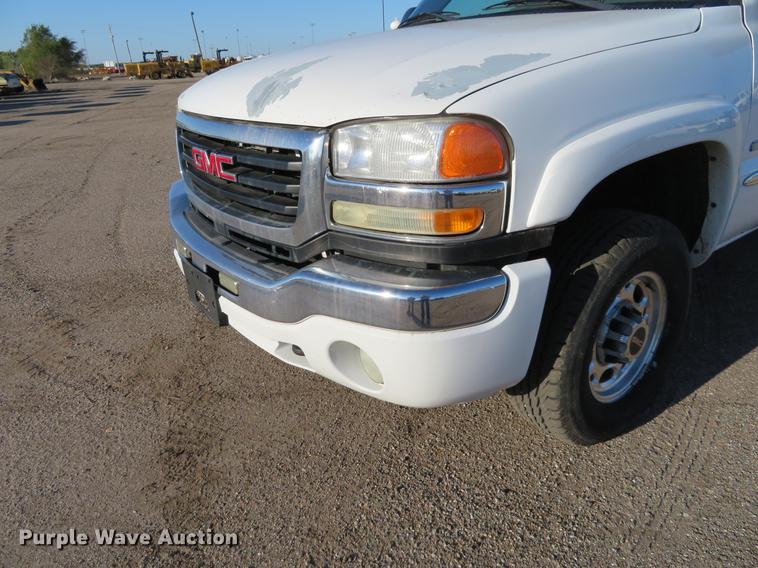 image for item DF9771 2007 GMC Sierra Classic 2500HD Crew Cab pickup truck