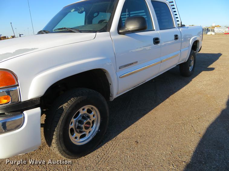 image for item DF9771 2007 GMC Sierra Classic 2500HD Crew Cab pickup truck
