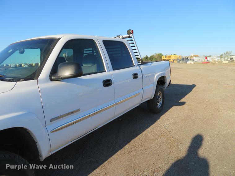 image for item DF9771 2007 GMC Sierra Classic 2500HD Crew Cab pickup truck